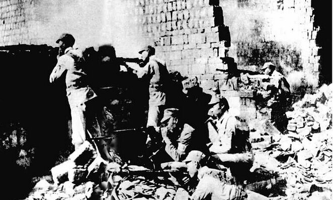 4-4：1938年武汉会战中，中国军队在万家岭与日军巷战。_proc