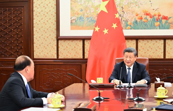 TheoryChina - Headlines - Xi Meets With Macao SAR Chief Executive