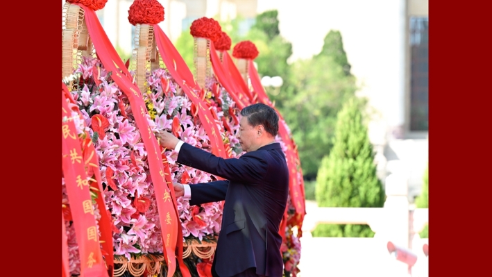Xi pays tribute to national heroes on Martyrs' Day