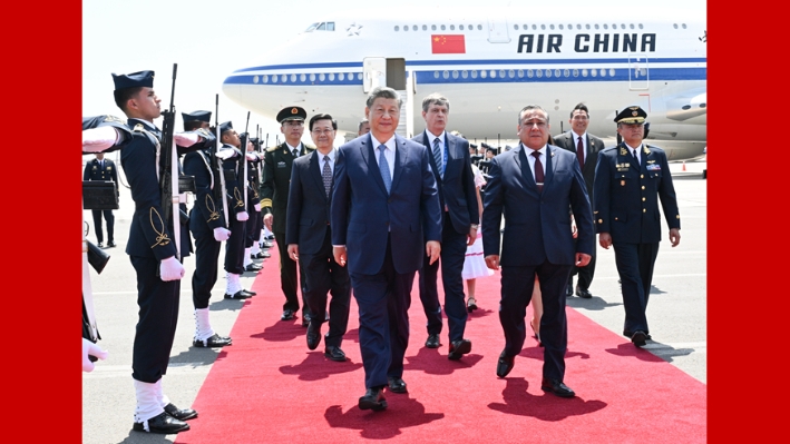 Xi arrives in Lima for state visit to Peru, APEC meeting