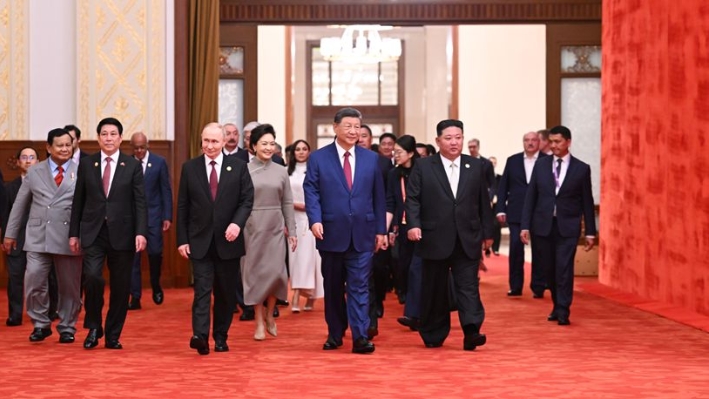 Xi addresses V-Day reception, stressing justice, peace, people's strength