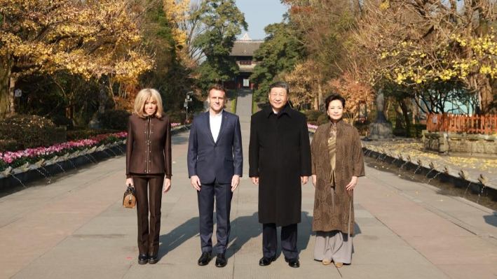 Xi, Macron have friendly exchanges in China's Chengdu