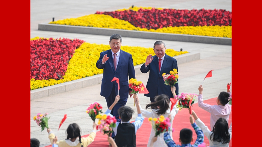 Chinese, Vietnamese top leaders hold talks on advancing wide-ranging cooperation
