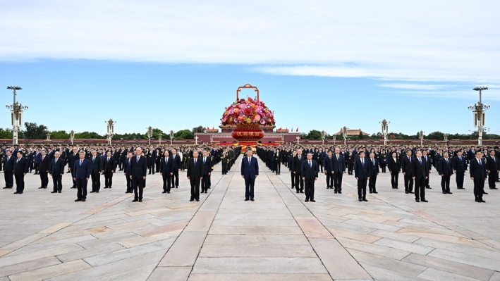 Xi pays tribute to national heroes on Martyrs' Day